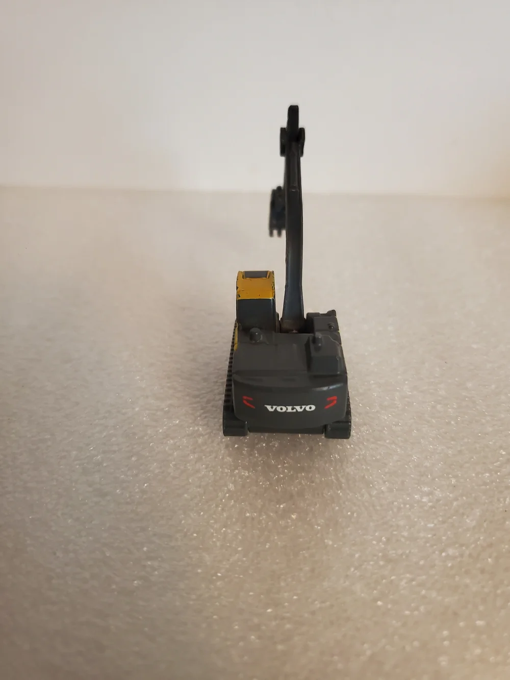 Volvo EC220E Excavator Plastic Toy Model Crawler Digger (3